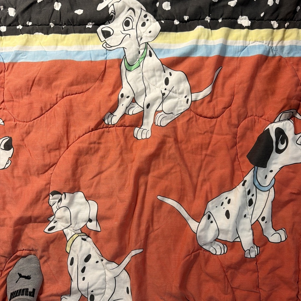Vintage 1980s Walt Disney 101 Dalmatians Twin Size Comforter Blanket - 60" X 86" - Picture 4 of 6
